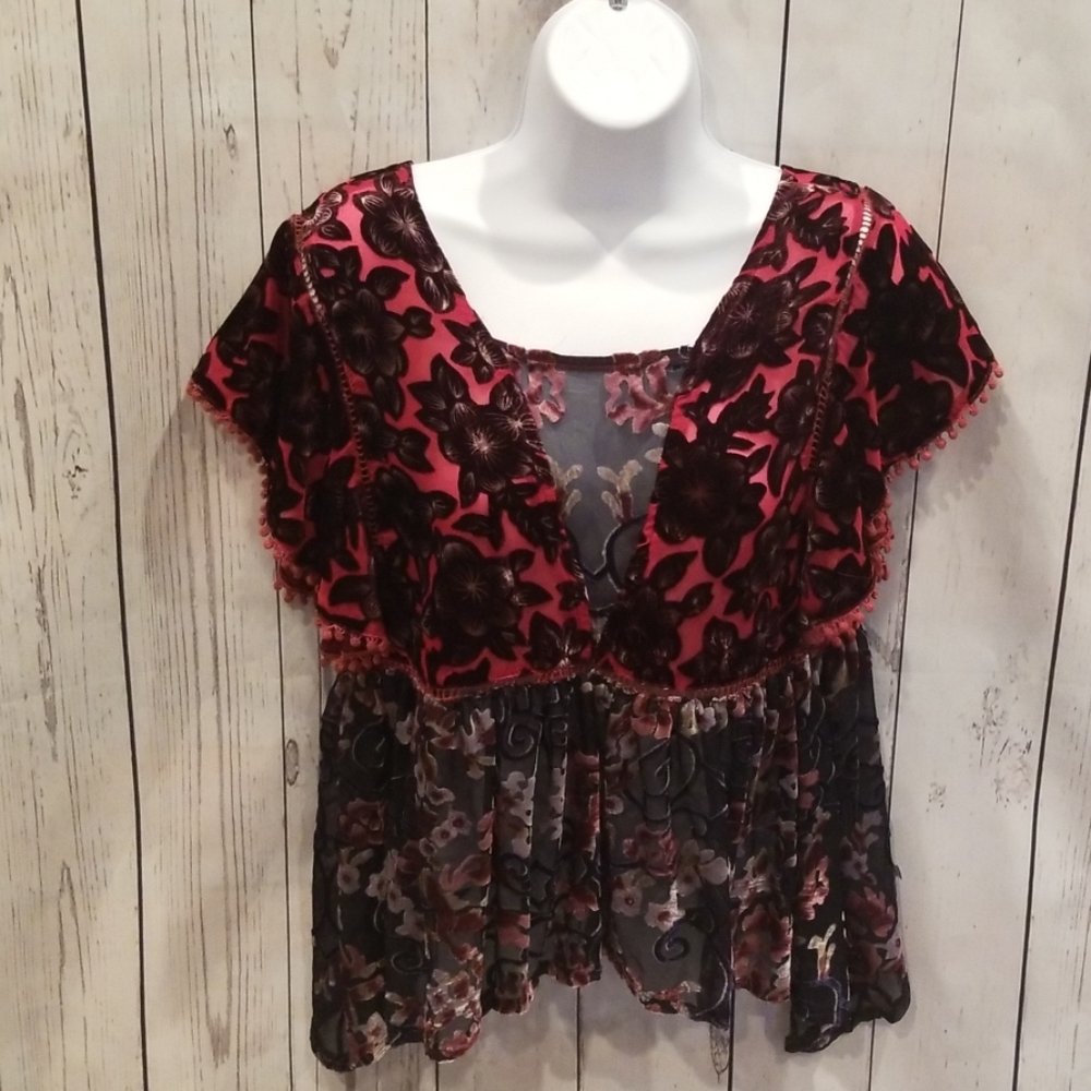 NWOT BARELY WORN POL "Evening Gardens" Blouse!